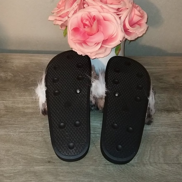 Faux Fur Slide Sandal Cheetah - Picture 5 of 5